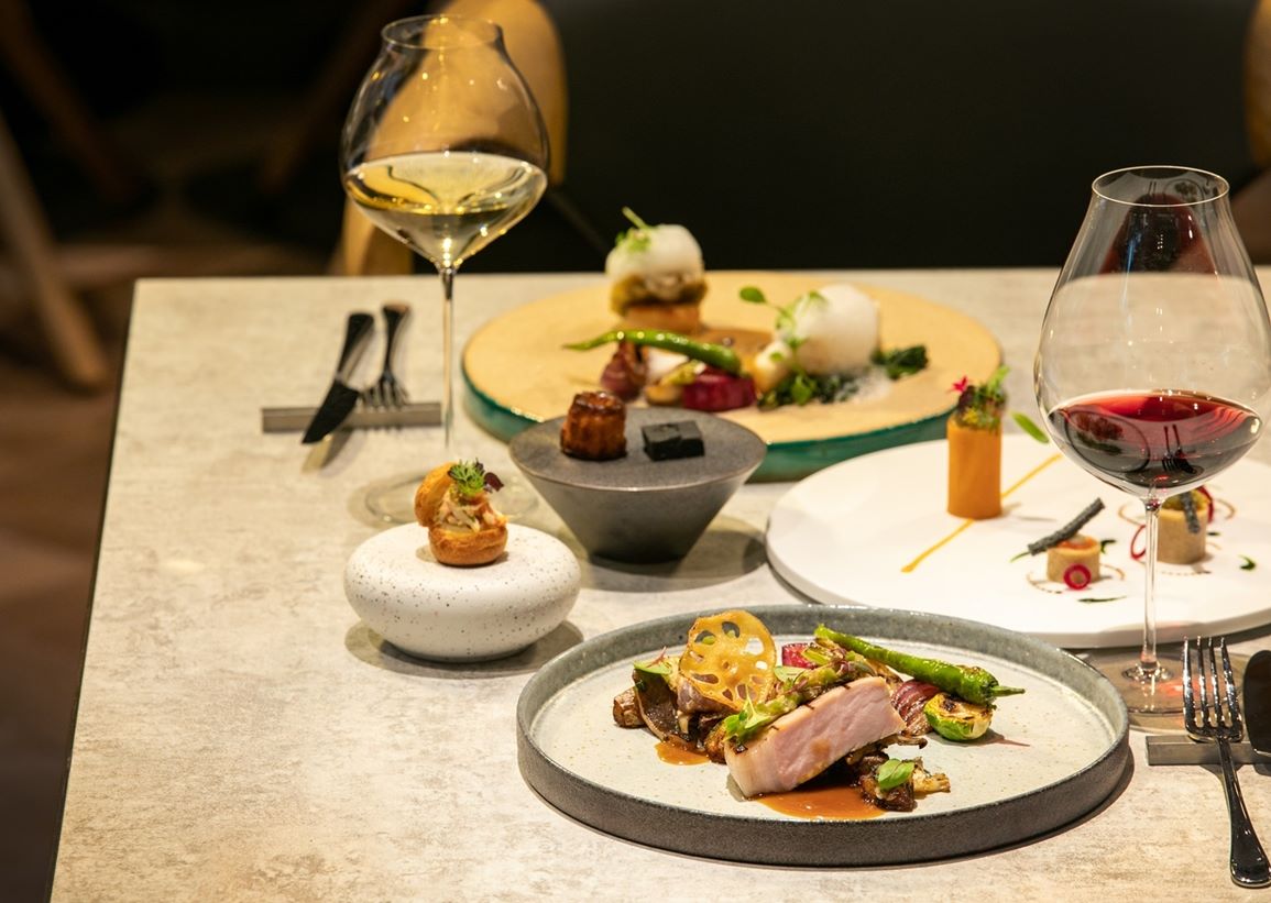 home-first-snippet-dining-img