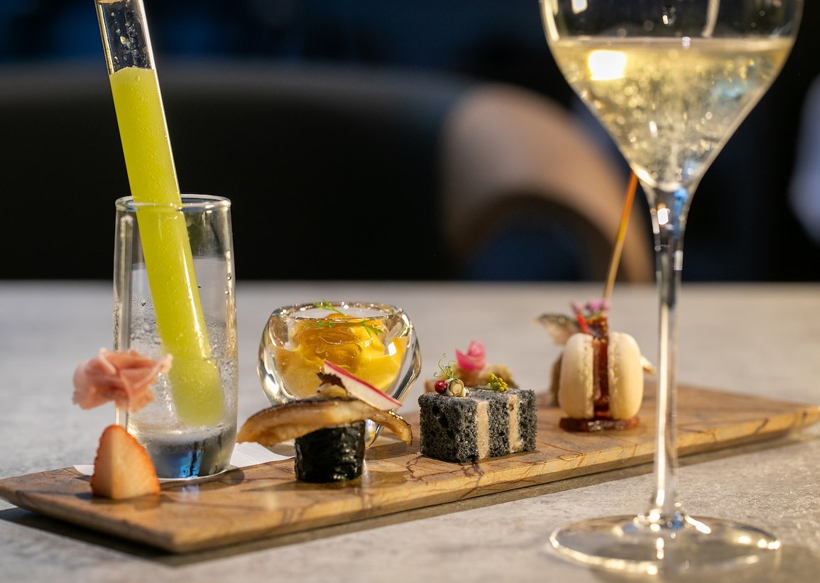 home-first-snippet-dining-img